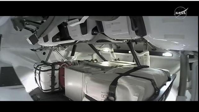 Abreise Kofferraum
Symbolbild Quelle Amerikanische Agentur
Raumfahrt

Millionen Kilometer hat man gemacht
und was mitzubringen