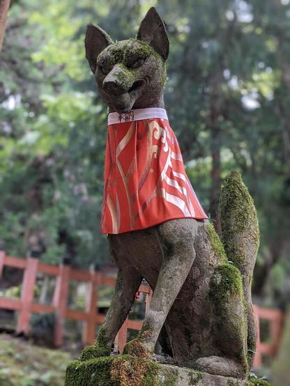 Bibbed fox statue on Mt Inari.