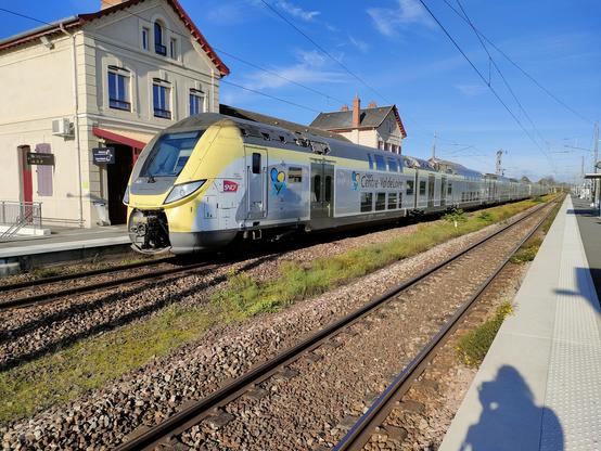 Omneo Premium train, running on a Remi Express service between Nevers and Paris, waiting at Cosne-sur-Loire station, France.
