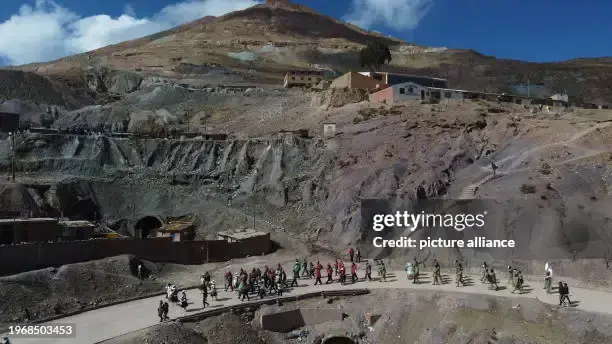 Mining in Bolivia
27 January 2024, Bolivia, Potosi: A carnival parade passes in front of the Pailaviri silver mine on Cerro Rico (Rich Hill). Photo: Alexis Demarco/dpa (Photo by Alexis Demarco/picture alliance via Getty Images)