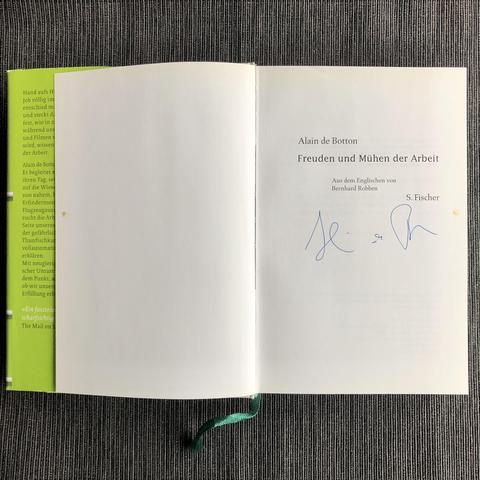 Die erste Seite des Buches mit der Signatur des Autors.