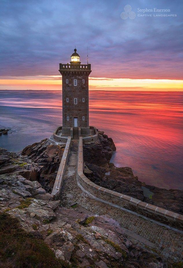 Kermorvan Lighthouse at sunset by Stephen Emerson 
Overcast sky, a band of gold and the sea painted red. Kermorvan Lighthouse at sunset by Stephen Emerson 
Overcast sky, a band of gold and the sea painted red.