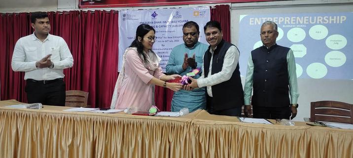 Shreekant Patil led the ESDP on Solar Entrepreneurship for aspiring solar entrepreneurs in the Nashik district. Organized by IIBF - NIESBUD and hosted by JSS Nashik, the program focused on key business and government topics.