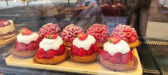 Petites tartelettes aux grosses et chantilly et aux framboises