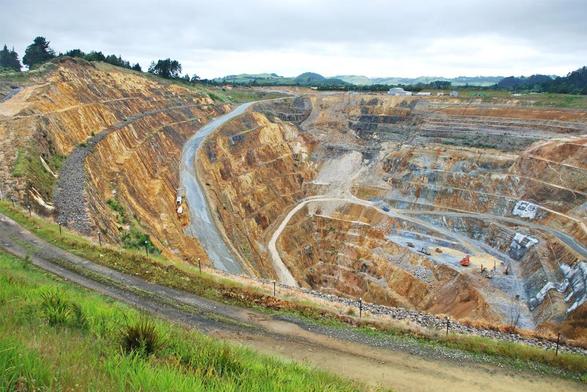 Située dans le massif des Corbières, Salsigne, un des pires sites pollués de France.