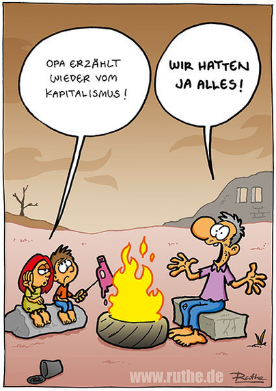 Das Bild zeigt eine postapokalyptische Szene in Karikaturform mit drei Figuren, die um ein kleines Lagerfeuer sitzen. Es sind zwei Kinder und ein älterer Mann. Der Mann trägt ein violettes Hemd und blaue Hose, sitzt auf einem Stein und scheint Geschichten zu erzählen. Die Kinder, in schlichten Kleidern, sitzen ihm gegenüber auf einem anderen Stein. Eines der Kinder hält einen pinken Spielzeug-Roboter über das Feuer, als würde es ihn rösten.
Der Hintergrund vermittelt Trostlosigkeit: eine karge Wüstenlandschaft, braun-grauer Himmel, ein abgestorbener Baum und ein zerfallenes Gebäude ragen aus der Einöde. Kein Leben, keine Vegetation – nur Trümmer und Staub. Die Farbgebung ist gedämpft und erdig, was die düstere Atmosphäre unterstreicht.
Zwei Sprechblasen geben den Dialog wieder:
- Der alte Mann antwortet: „Wir hatten ja alles!“
- Das Kind sagt: „Opa erzählt wieder vom Kapitalismus!“
Die Karikatur nutzt Ironie: Der Großvater erinnert sich nostalgisch an eine Zeit des Wohlstands, während die Umgebung von Mangel und Zerstörung geprägt ist. Sie wirft einen kritischen Blick auf den Kapitalismus und die mögliche Konsequenz ungezügelten Konsums. Die Szene wirkt gleichzeitig traurig, absurd und tiefgründig – typisch für Ruthe.de’s gesellschaftskritischen Humor.
