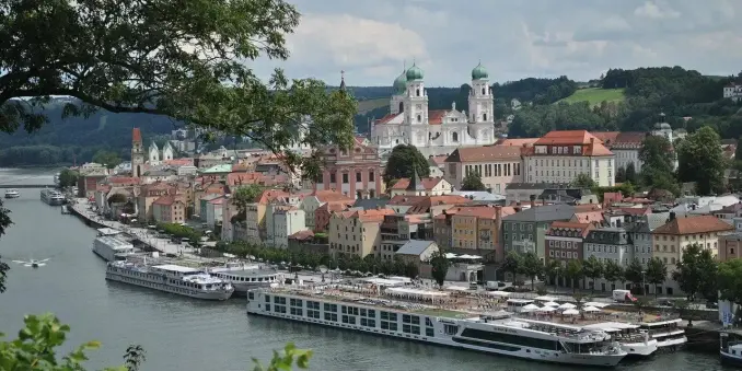 🏰✨ Passau Altstadt: Wo drei Flüsse auf barocke Schönheit treffen!