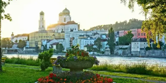 🏰✨ Passau Altstadt: Wo drei Flüsse auf barocke Schönheit treffen!