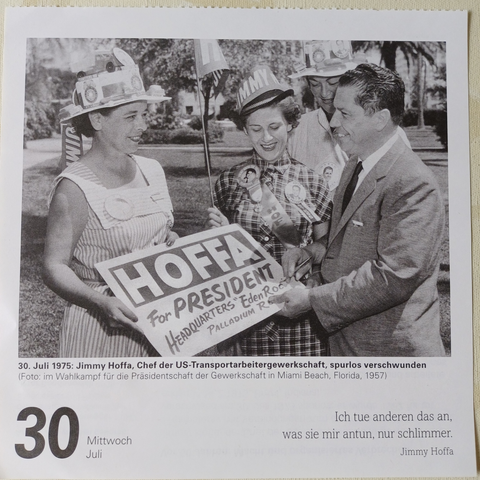 Snapshot of today's page from my Harenberg "Chronik" page-a-day calendar, featuring a b&w photo of Jimmy Hoffa from 1967. Caption in German describes the date and the photo. Quote from Hoffa as the quote of the day: "I do to others as they do to me, not worse." (My translation.)