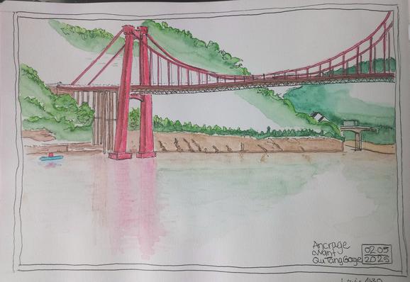 Un essai d'aquarelle d'un pont suspendu rouge sur le Yangtze. Au fond des collines vertes et un petit pont sur un affluent.
An aquarelle sketch of a red hanging bridge over the Yangtze river. In thebackground some luh , green hills and another small bridge.
