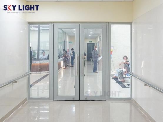 Cửa kính chống cháy bệnh viện do Sky Light sản xuất, cung cấp và lắp đặt