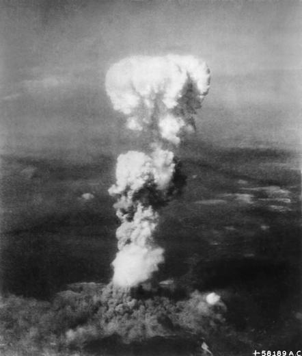 Atompilz von „Little Boy“ über Hiroshima (6. August 1945)
Autor: George R. Caron
Lizenz: Public domain