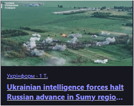 Das Bild zeigt eine Luftaufnahme eines militärischen Konflikts in einem offenen, grünen Feld. Mehrere Rauchwolken und Explosionen sind sichtbar, was auf aktive Kampfhandlungen hinweist. Im Hintergrund sind einige Gebäude und eine Straße zu erkennen. Der Text im Bild lautet: "Укрінформ • 1 Т. Ukrainian intelligence forces halt Russian advance in Sumy region..." (Ukrainische Geheimdiensttruppen stoppen den russischen Vormarsch im Sumy-Region). Die Bildunterschrift deutet auf einen militärischen K…