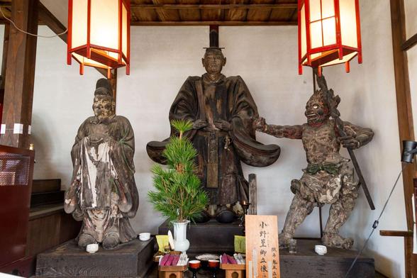Statue of Ono-no-Takamura (right hand man of the 'Hell King') at Rokudo Chinno-ji.
Photo thanks - https://uryu-tsushin.kyoto-art.ac.jp/