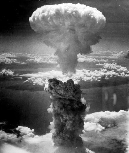 Atompilz von „Fat Man“ über Nagasaki (9. August 1945)
Autor: Charles Levy - U.S. National Archives and Records Administration
Lizenz: Public domain