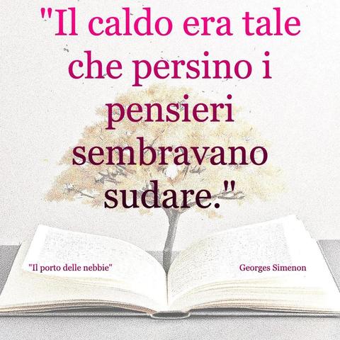 L'immagine digitale riproduce un albero fiorito che sboccia dalle agine centrali di un libro aperto. In primo piano le scritte: "Il caldo era tale che persino i pensieri sembravano sudare.", "Il porto delle nebbie Georges Simenon".