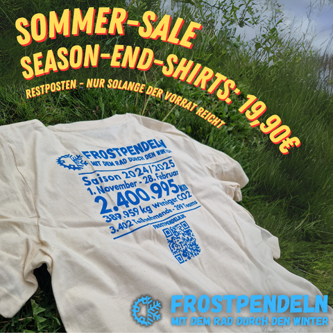 Frostpendeln-Season-End-Shirt der Saison 24/25 auf Wiese liegend. Text auf Bild:
Sommer-Sale
Season-End-Shirts: 19,90€
Restposten - nur solange der Vorrat reicht