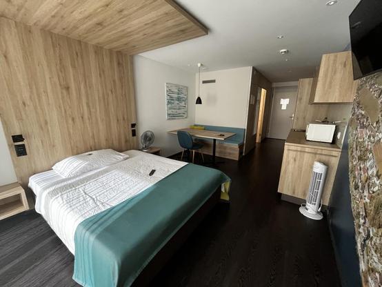 Blick ins Zimmer im SleepandStay