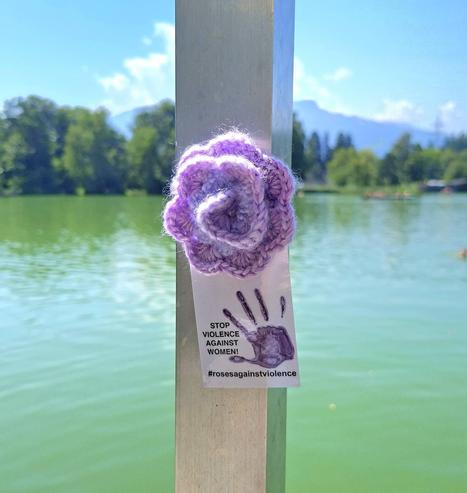 a knittet purple rose on lansersee in tyrol