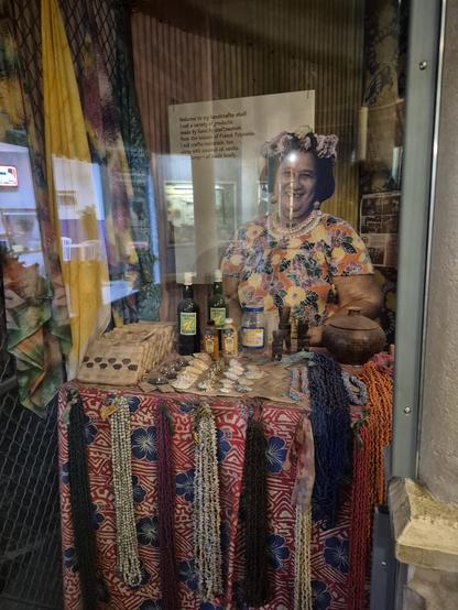 Loell a variety produ producte made by hand by craftswoman from the islands of French Polynesia I sel refta materials, tod alèng with #coconutoil  of, #vanila oney all ade locally.