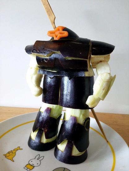 A Gundam made of eggplant, a nice twist on the 'Eggplant Oxen'.

Image thanks - https://x.com/freeter_ooya
