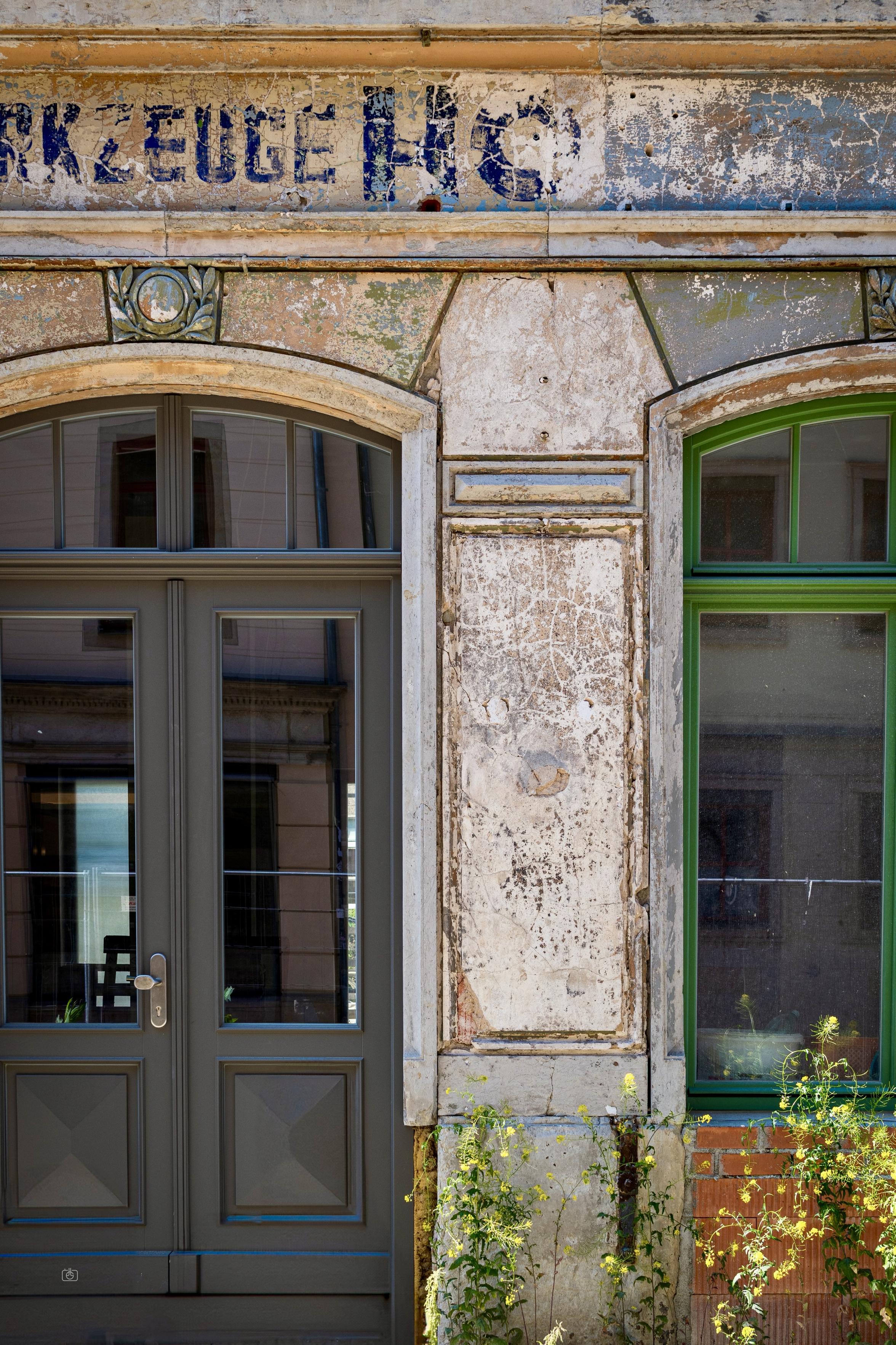 A former storefront of an East German hardware store, now abandoned