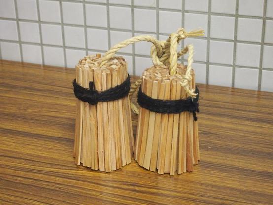 One of the pine torches used in the Kumogahata fire festival. The bundles of wood are lit and then spun into the air.

Photo thanks🙇‍♂️-https://kyoto-tabiya.com
