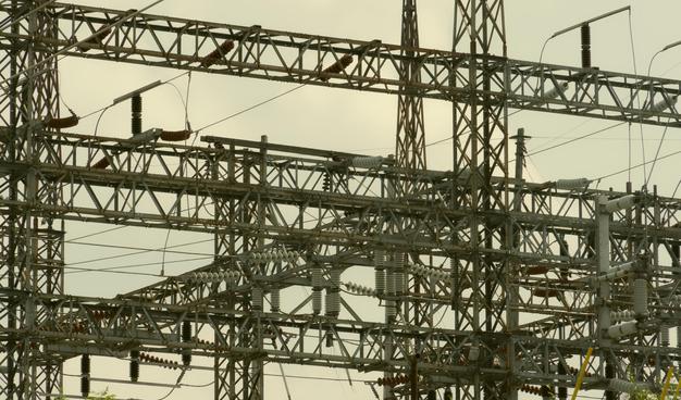 Beams, wires and insulators in isometric organization from a large scale electrical substation
