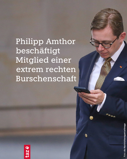Ein Bild von Philipp Amthor, er schaut aufs Handy. Dazu die Zeile: Philipp Amthor beschäftigt Mitglied einer extrem rechten Burschenschaft