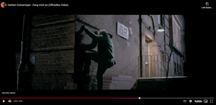 Herbert klettert eine Wand hoch 
Screenshot Internet 
Video Herber Grönemeyer
"Fang mich an"