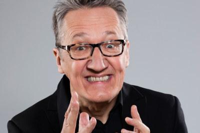 Holger Paetz erhielt Bad Emser Kabarettpreis
Er erhielt die Auszeichnung "Emser Pastillchen für zwei Stimmbänder" für sein Programm "Auch Veganer verwelken".
http://www.kabarett-news.de/News-vom-20.08.2025-holger-paetz.html
Fotograf @erikdreyerphoto