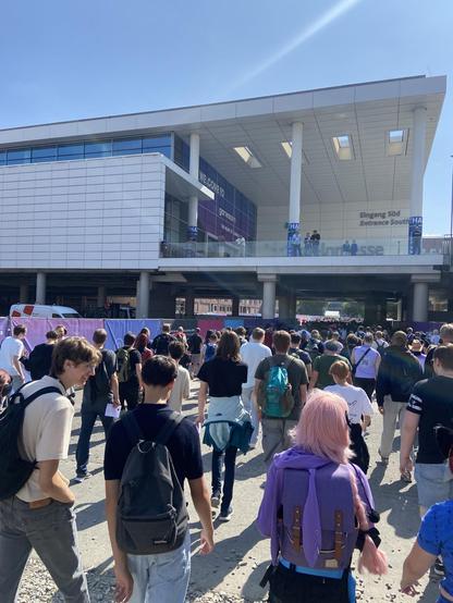 People walking into Köln Messe for Gamescom 2025
