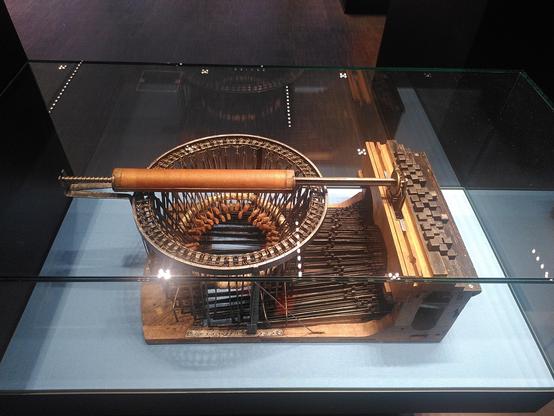 Stadtmuseum Meran: Eines der erhaltenen Exemplare der Schreibmaschine