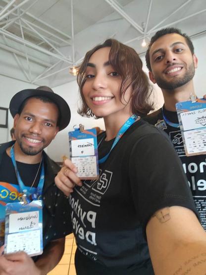 Selfie de organizadores e membros da Py013