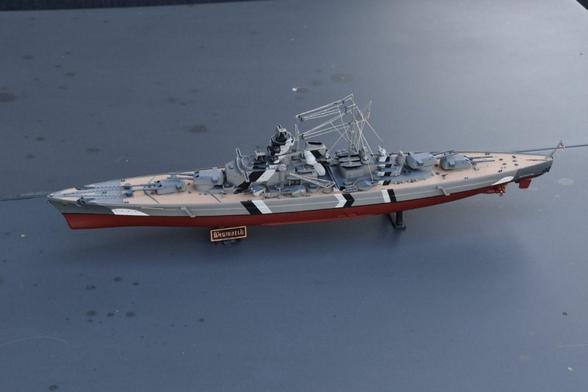 Revell Kriegsmarine Battleship Bismarck 1/570 scale model.