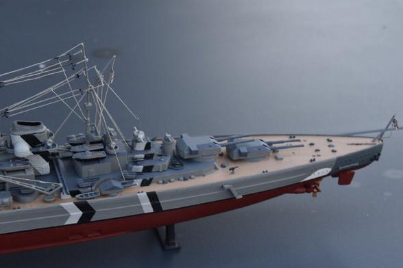 Revell Kriegsmarine Battleship Bismarck 1/570 scale model.
