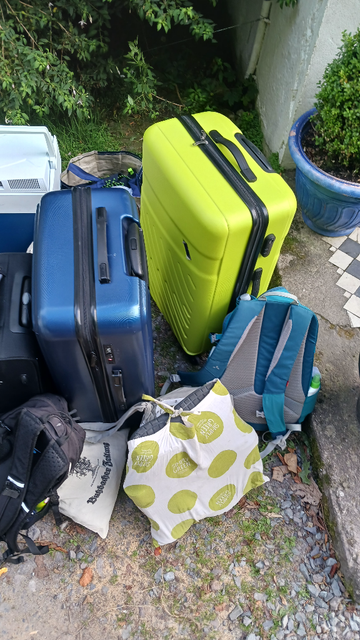 Und wieder Massen an Gepäck, dass in den kleinen Aixam muss...