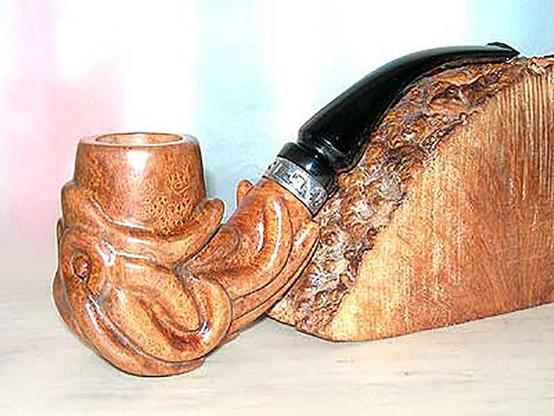 A Cthulhu shaped briar tobacco pipe.