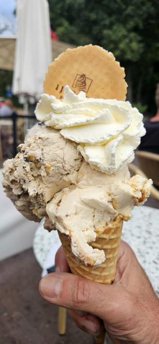 Icecream, 3 scoopa on a cone with wipped cream!