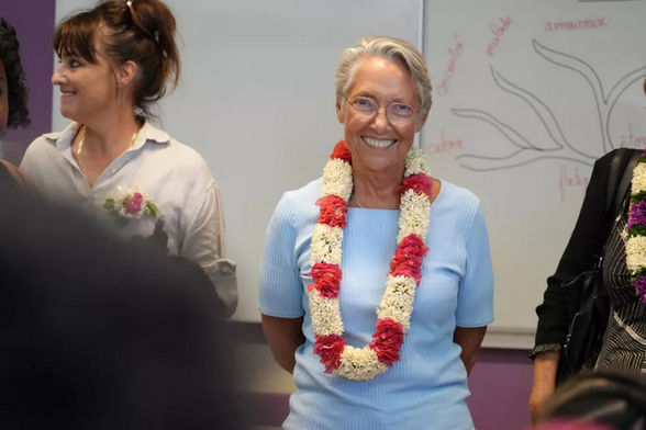 La ministre de l'Education nationale Elisabeth Borne lors d'une visite à Mayotte, le 18 août 2025.
