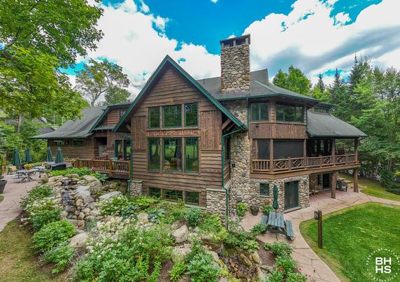 FORSTHAUS IN LAKE PLACID
Exterior Back