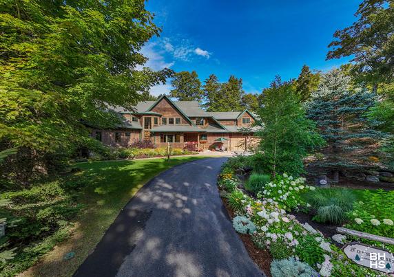 FORSTHAUS IN LAKE PLACID
Exterior Front