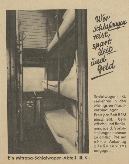 Das Bild zeigt ein Schlafwagenabteil mit drei übereinanderliegenden Betten. 