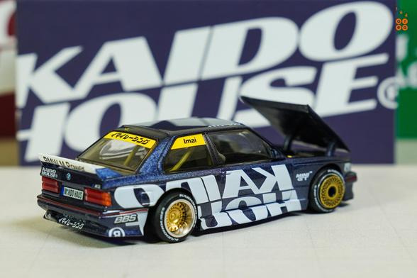 A right side of BMW M3 E30, Kaido Works V1 by Mini GT in 1:64 scale on AREA 164