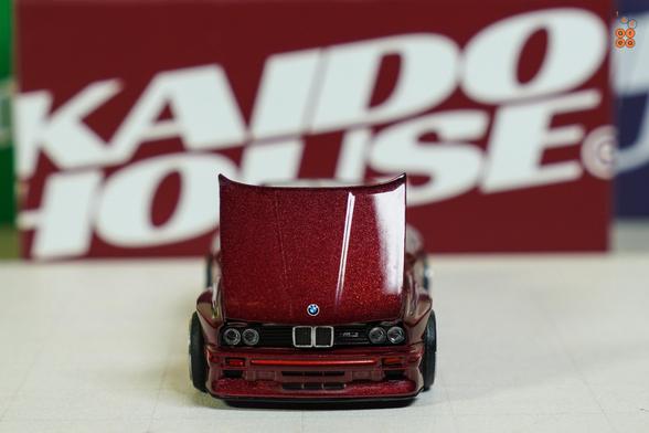 A front side of BMW M3 E30, Kaido Works GT V1, Calypso Red Metallic by Mini GT in 1:64 scale on AREA 164