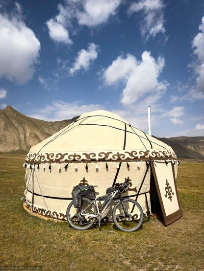 My DropbarMTB / Supergravel, my Canyon Exceed in front of a Yurt in one of the Kel-Suu Yurtcamps. CP2, SRMR 2025.