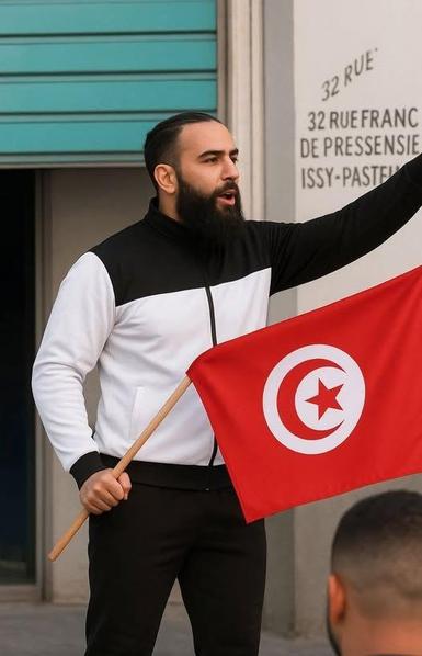 غدا بإذن الله تعالى على الساعة السادسة مساء سيكون جثمان المرحوم حسان الذيبي 🇹🇳 في مطار تونس قرطاج
 الي يحب حسان يعرضو في المطار 💔💔