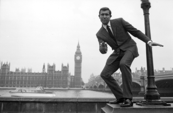 Hoy hace 86 años del nacimiento de George Robert Lazenby. #EfemeridesBond #jamesbond #GeorgeLazenby 