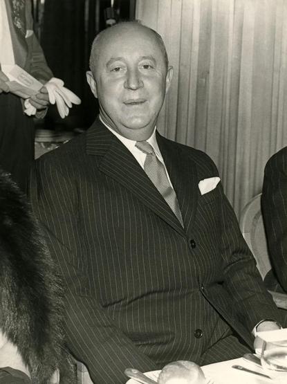 Після жінок ...
Крістіан Діор

Après les femmes ...
Christian Dior
https://buymeacoffee.com/valdeloir/pekerabiyo

#цитата #краса #жінки #квіти #Діор
#quote #beauty #women #flowers #Dior