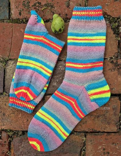 Wollsocken mit Neonfarben